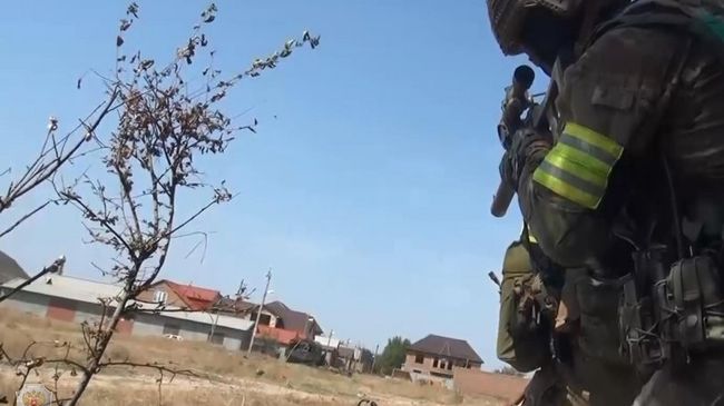 Силовики во время спецоперации в Дагестане Силовики во время спецоперации в Дагестане