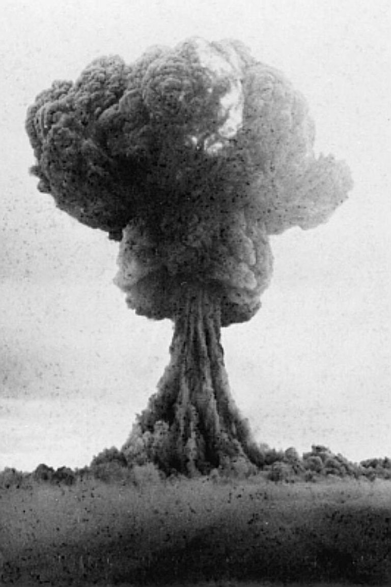 Ядерный гриб наземного взрыва РДС-1. 29 августа 1949