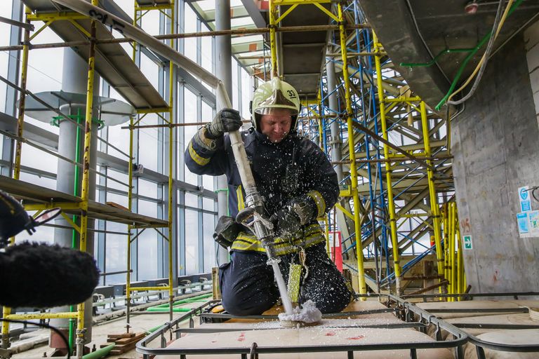 Опытное пожарно-тактическое учение МЧС на здании башни Восток в Москве