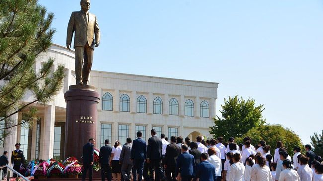 Торжественная церемония открытия памятника первому Президенту Республики Узбекистан Исламу Каримову. 31 августа 2017 Торжественная церемония открытия памятника первому Президенту Республики Узбекистан Исламу Каримову. 31 августа 2017
