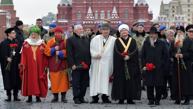 Представители всех религиозных конфессий России. Архивное фото Представители всех религиозных конфессий России. Архивное фото