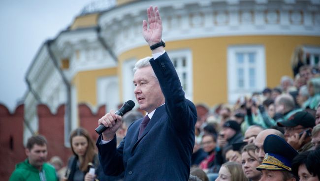 Сергей Собянин на открытии международного военно-музыкального фестиваля Спасская башня на Красной площади в Москве Сергей Собянин на открытии международного военно-музыкального фестиваля Спасская башня на Красной площади в Москве