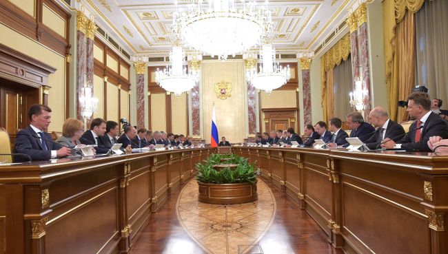 Дмитрий Медведев проводит совещание с членами кабинета министров РФ Дмитрий Медведев проводит совещание с членами кабинета министров РФ