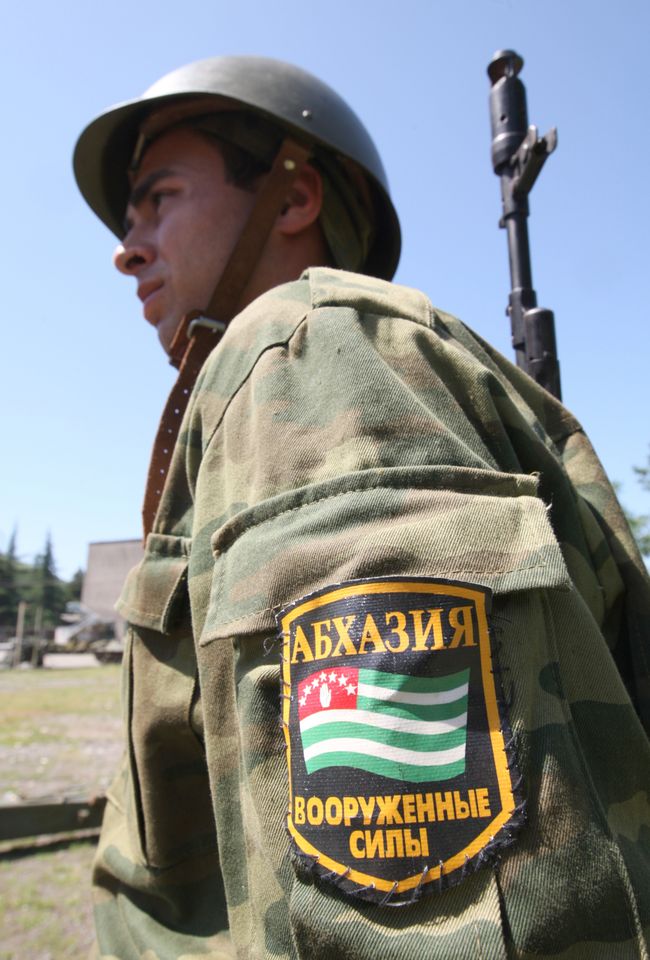 Военнослужащий вооруженных сил Абхазии. Архив