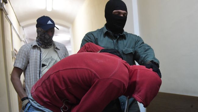 Подозреваемый в подготовке теракта в Москве Муродбек Кодиров перед заседанием в Мещанском суде Москвы. 1 сентября 2017