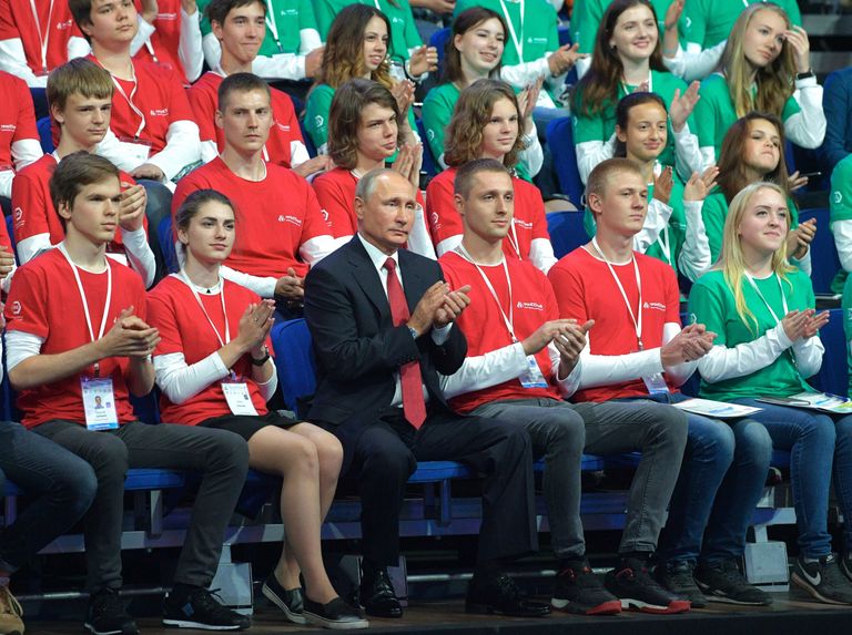Президент РФ Владимир Путин принимает участие во всероссийском открытом уроке Россия, устремлённая в будущее в Ярославле. 1 сентября 2017 Президент РФ Владимир Путин принимает участие во всероссийском открытом уроке Россия, устремлённая в будущее в Ярославле. 1 сентября 2017