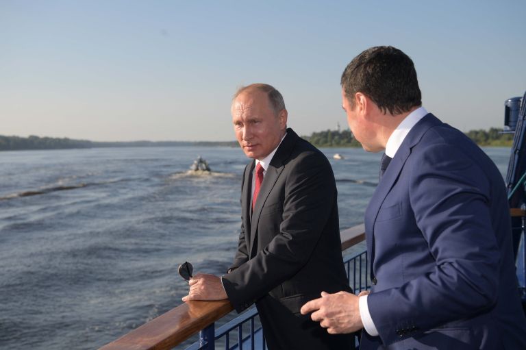 Президент РФ Владимир Путин на теплоходе Россия. 1 сентября 2017 Президент РФ Владимир Путин на теплоходе Россия. 1 сентября 2017