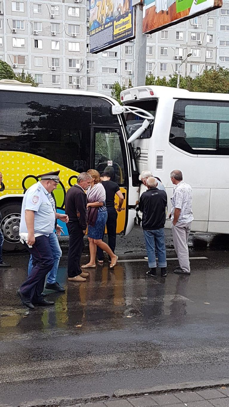 В Ростове-на-Дону столкнулись четыре экскурсионных автобуса с детьми. 2 сентября 2017 В Ростове-на-Дону столкнулись четыре экскурсионных автобуса с детьми. 2 сентября 2017