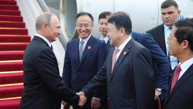 Владимир Путин, прибывший для участия в саммите БРИКС, в аэропорту города Сямэнь. 3 сентября 2017