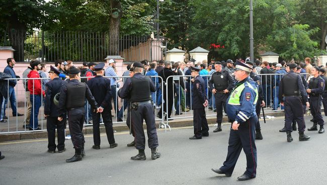 Акция в поддержку мусульман народа рохинджа возле посольства Мьянмы в Москве. 3 сентября 2017
