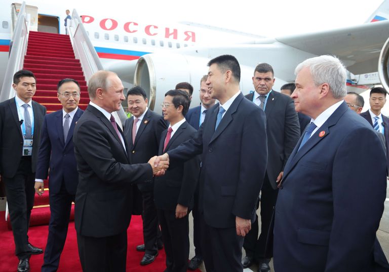 3 сентября 2017. Президент РФ Владимир Путин, прибывший для участия в саммите БРИКС, в аэропорту города Сямэнь 3 сентября 2017. Президент РФ Владимир Путин, прибывший для участия в саммите БРИКС, в аэропорту города Сямэнь