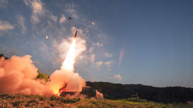 Запуск ракеты Hyunmoo на военых учениях в Южной Корее. 4 сентября 2017 Запуск ракеты Hyunmoo на военых учениях в Южной Корее. 4 сентября 2017