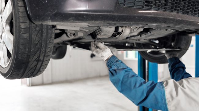 Автомобиль в автосервисе