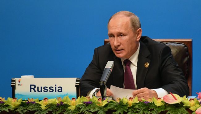 Президент РФ Владимир Путин во время встречи лидеров БРИКС с членами Делового совета БРИКС. 4 сентября 2017 Президент РФ Владимир Путин во время встречи лидеров БРИКС с членами Делового совета БРИКС. 4 сентября 2017