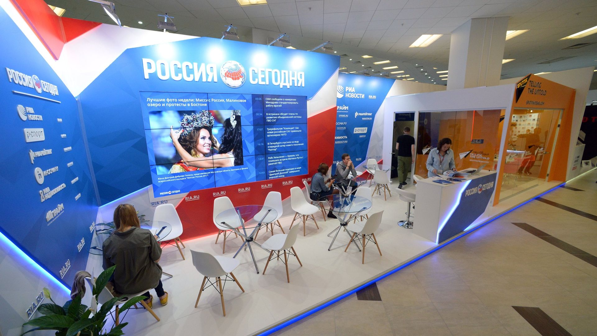Стенд Международного мультимедийного пресс-центра МИА Россия сегодня на площадке Восточного экономического форума во Владивостоке Стенд Международного мультимедийного пресс-центра МИА Россия сегодня на площадке Восточного экономического форума во Владивостоке - РИА Новости, 1920, 26.10.2021