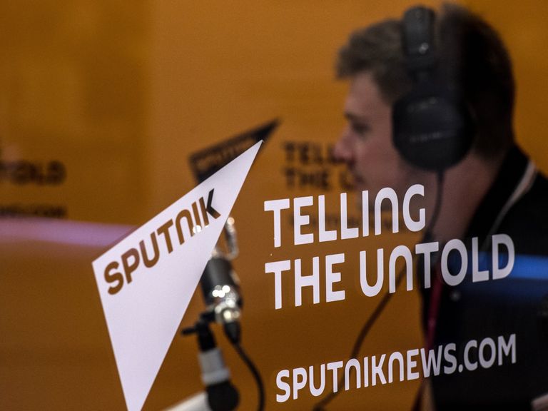 Стенд Информационного агентства и радио Sputnik на площадке Восточного экономического форума во Владивостоке Стенд Информационного агентства и радио Sputnik на площадке Восточного экономического форума во Владивостоке