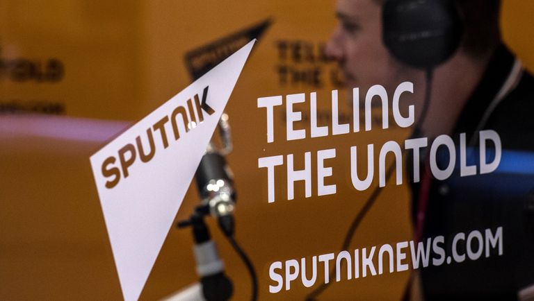 Стенд Информационного агентства и радио Sputnik на площадке Восточного экономического форума во Владивостоке Стенд Информационного агентства и радио Sputnik на площадке Восточного экономического форума во Владивостоке
