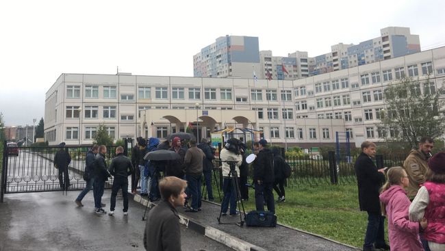 Место стрельбы в школе в Ивантеевке. 5 сентября 2017 Место стрельбы в школе в Ивантеевке. 5 сентября 2017