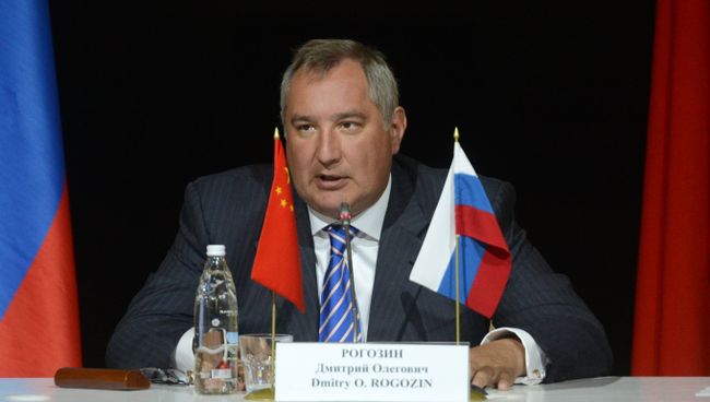 Заместитель председателя правительства РФ Дмитрий Рогозин во время встречи с вице-премьером Государственного совета КНР Ван Яном в Волгограде. 5 сентября 2017