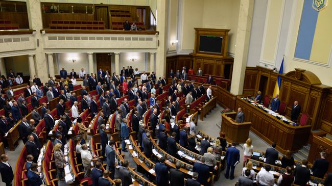 Депутаты на заседании Верховной рады Украины в Киеве. Архивное фото