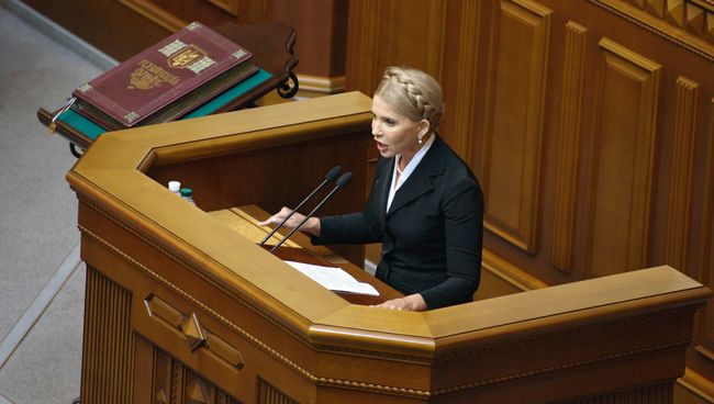 Лидер фракции ВО Батькивщина Юлия Тимошенко выступает на заседании Верховной рады Украины. Архивное фото Лидер фракции ВО Батькивщина Юлия Тимошенко выступает на заседании Верховной рады Украины. Архивное фото