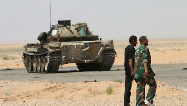 Сирийские военные в окрестностях Дейр-эз-Зора Сирийские военные в окрестностях Дейр-эз-Зора