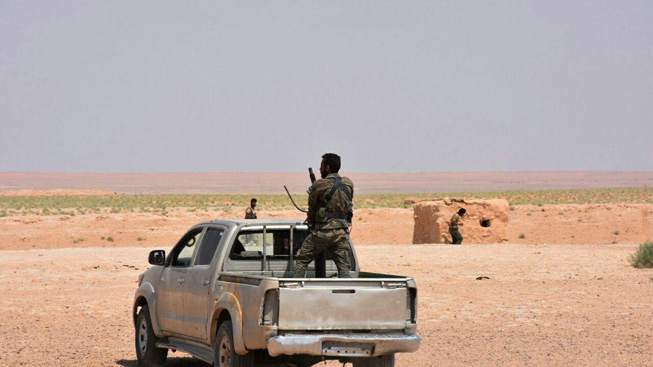 Сирийские военные в окрестностях Дейр-эз-Зора Сирийские военные в окрестностях Дейр-эз-Зора - РИА Новости, 1920, 08.03.2025