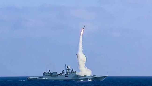 Пуски крылатых ракет Калибр с фрегата Адмирал Эссен по объектам запрещенной в РФ террористической группировки ИГИЛ в Сирии. 5 сентября 2017 Пуски крылатых ракет Калибр с фрегата Адмирал Эссен по объектам запрещенной в РФ террористической группировки ИГИЛ в Сирии. 5 сентября 2017