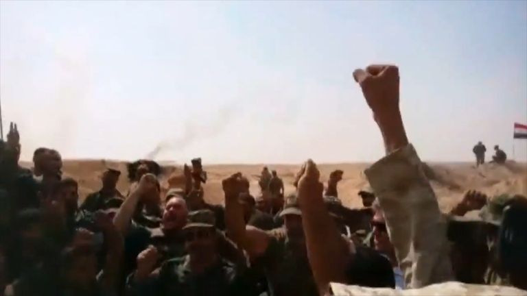 Радостные крики военных и флаг Сирии: в Дейр-эз-Зоре празднуют прорыв блокады 