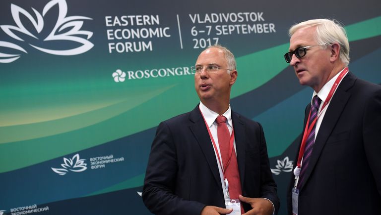 Президент Российского союза промышленников и предпринимателей (РСПП) Александр Шохин (справа) и генеральный директор АО Управляющая компания Российский фонд прямых инвестиций (РФПИ) Кирилл Дмитриев на сессии Ворота России в Азию: Дальний Восток в интеграционных инициативах АТР в рамках Восточного экономического форума во Владивостоке Президент Российского союза промышленников и предпринимателей (РСПП) Александр Шохин (справа) и генеральный директор АО Управляющая компания Российский фонд прямых инвестиций (РФПИ) Кирилл Дмитриев на сессии Ворота России в Азию: Дальний Восток в интеграционных инициативах АТР в рамках Восточного экономического форума во Владивостоке