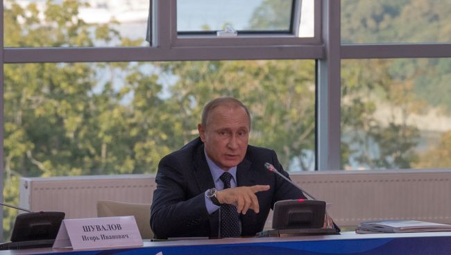 Президент РФ Владимир Путин проводит заседание президиума Государственного совета на острове Русский. 6 сентября 2017 Президент РФ Владимир Путин проводит заседание президиума Государственного совета на острове Русский. 6 сентября 2017