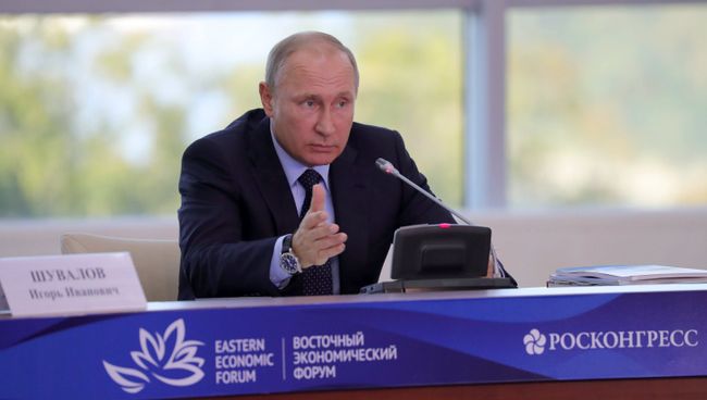 Президент РФ Владимир Путин проводит заседание президиума Государственного совета на острове Русский. 6 сентября 2017