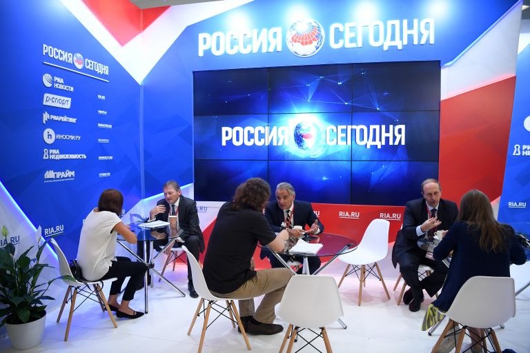 Стенд Международного мультимедийного пресс-центра МИА Россия сегодня на площадке Восточного экономического форума во Владивостоке Стенд Международного мультимедийного пресс-центра МИА Россия сегодня на площадке Восточного экономического форума во Владивостоке