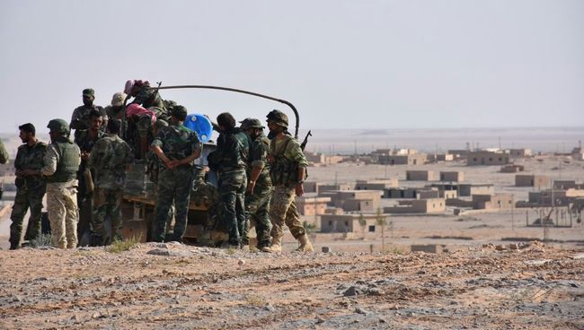 Сирийские военные продолжают операцию по деблокированию Дейр-эз-Зора. Архивное фото Сирийские военные продолжают операцию по деблокированию Дейр-эз-Зора. Архивное фото