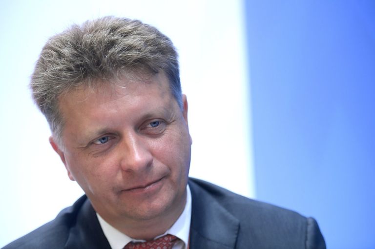 Министр транспорта РФ Максим Соколов во время интервью у стенда МИА Россия сегодня на Восточном экономическом форуме Министр транспорта РФ Максим Соколов во время интервью у стенда МИА Россия сегодня на Восточном экономическом форуме