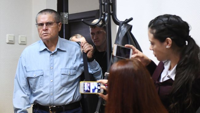 Экс-министр экономического развития Алексей Улюкаев на заседании Замоскворецкого суда. 7 сентября 2017 Экс-министр экономического развития Алексей Улюкаев на заседании Замоскворецкого суда. 7 сентября 2017