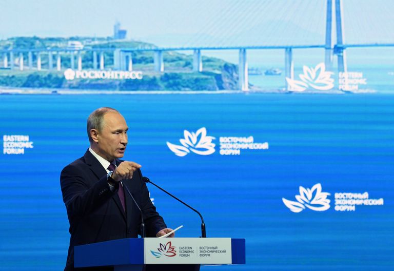 Президент РФ Владимир Путин выступает на пленарном заседании III Восточного экономического форума. 7 сентября 2017