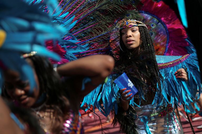 Участница парада карибской культуры в Бруклине Участница парада карибской культуры в Бруклине