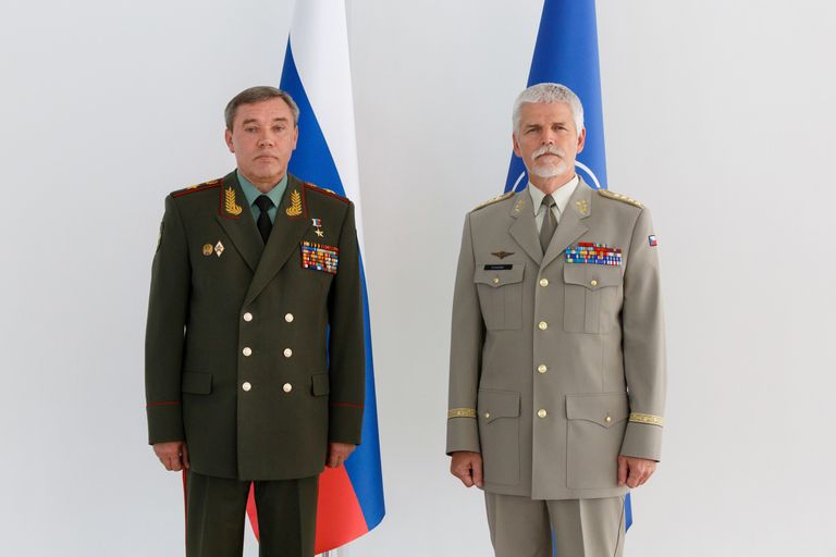 Начальник Генерального штаба Вооруженных сил РФ Валерий Герасимов и представитель военного комитета НАТО генерал-полковник Петр Павел во время встречи в Баку. 7 сентября 2017 Начальник Генерального штаба Вооруженных сил РФ Валерий Герасимов и представитель военного комитета НАТО генерал-полковник Петр Павел во время встречи в Баку. 7 сентября 2017