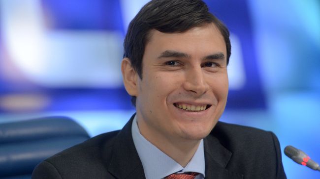 Депутат Государственной Думы Сергей Шаргунов на пресс-конференции в Москве Депутат Государственной Думы Сергей Шаргунов на пресс-конференции в Москве