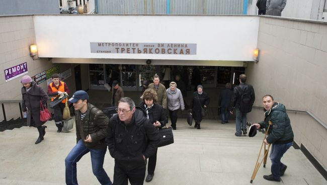 Вход на станцию московского метрополитена Третьяковская в Москве. Архивное фото Вход на станцию московского метрополитена Третьяковская в Москве. Архивное фото