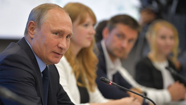 Президент РФ Владимир Путин на встрече с представителями информационно-коммуникационного кластера Пермского края. 8 сентября 2017