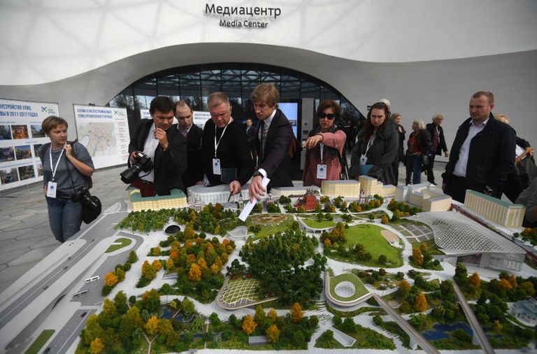 Посетители в Медиацентре на открытии парка Зарядье в Москве. 9 сентября 2017 Посетители в Медиацентре на открытии парка Зарядье в Москве. 9 сентября 2017