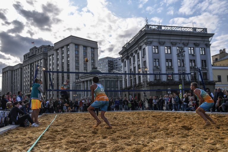 Пляжный волейбол во время празднования Дня города в Москве. 9 сентября 2017 Пляжный волейбол во время празднования Дня города в Москве. 9 сентября 2017