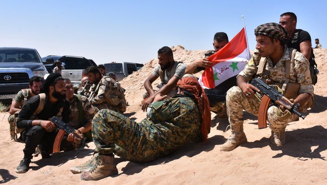 Сирийские военные в окрестностях Дейр-эз-Зора. 9 сентября 2017 Сирийские военные в окрестностях Дейр-эз-Зора. 9 сентября 2017