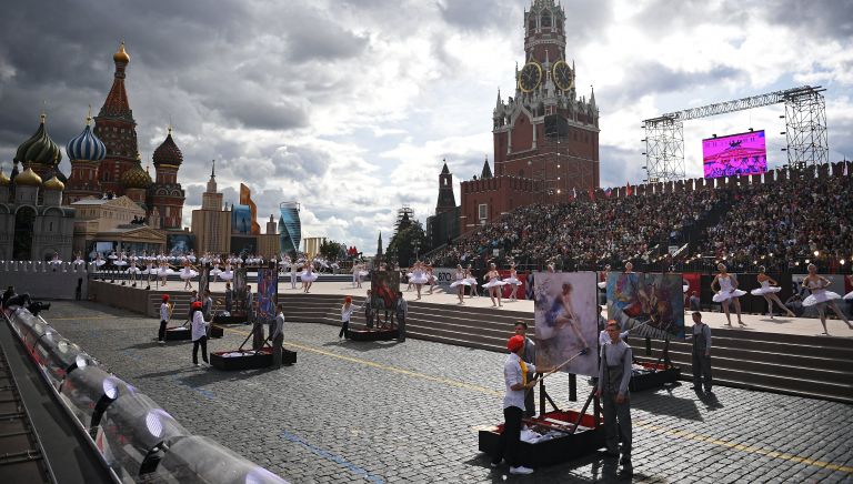 Артисты на церемонии открытия Дня города на Красной площади в Москве. 9 сентября 2017 Артисты на церемонии открытия Дня города на Красной площади в Москве. 9 сентября 2017