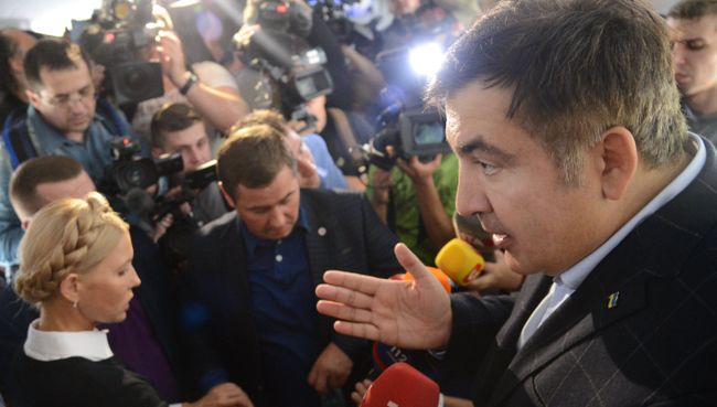 Михаил Саакашвили в вагоне поезда на железнодорожном вокзале в польском Пшемышле. 10 сентября 2017 Михаил Саакашвили в вагоне поезда на железнодорожном вокзале в польском Пшемышле. 10 сентября 2017
