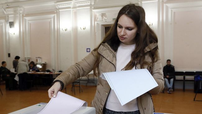 Избиратели в единый день голосования на избирательном участке. 10 сентября 2017 Избиратели в единый день голосования на избирательном участке. 10 сентября 2017