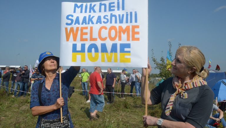 У пункта пропуска Краковец на украинско-польской границе, где собирается пересечь границу бывший президент Грузии, экс-губернатор Одесской области Михаил Саакашвили