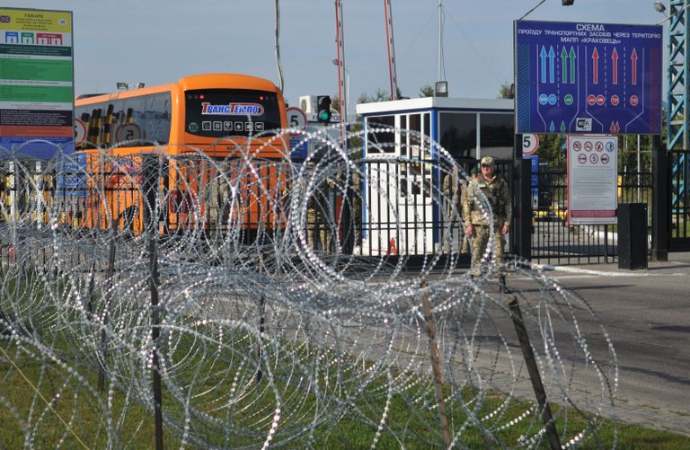 У пункта пропуска Краковец на украинско-польской границе, где собирается пересечь границу бывший президента Грузии, экс-губернатор Одесской области Михаил Саакашвили